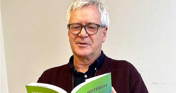 Billede af Carsten Bach Nielsen som læser op af sin nye bog Borgmesteren - Rettidig omhu.